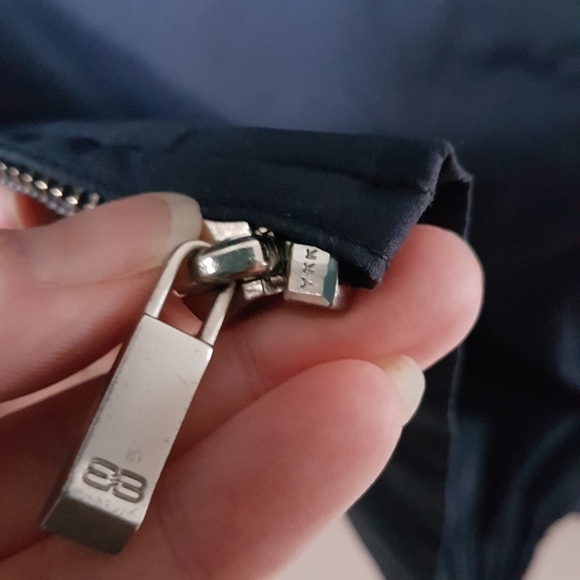 BALENCIAGA light weight jacket. M/L - Picture 8 of 8